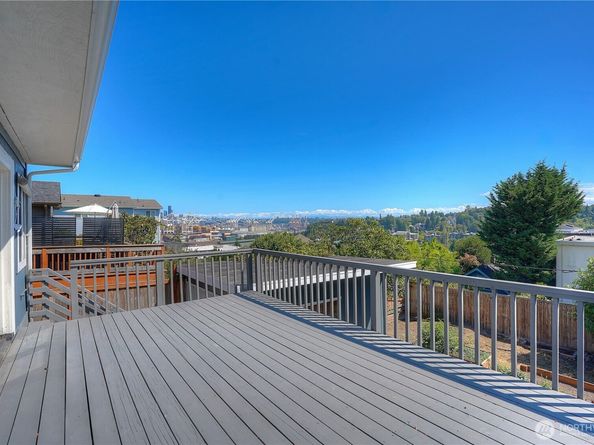 4040 32nd Avenue SW, Seattle WA 98126