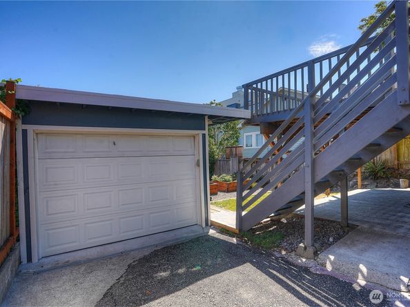 4040 32nd Avenue SW, Seattle WA 98126
