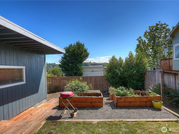 4040 32nd Avenue SW, Seattle WA 98126