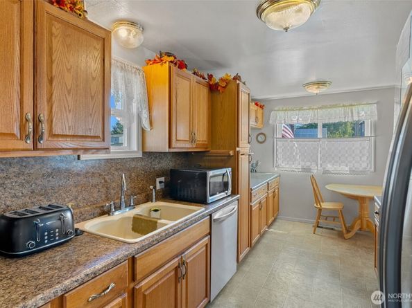 7917 10th Avenue SW, Seattle WA 98106
