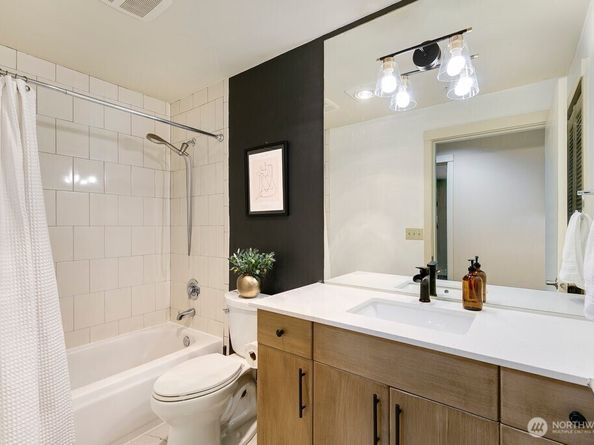 3202 SW Avalon Way 102, Seattle WA 98126