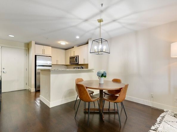 3202 SW Avalon Way 102, Seattle WA 98126