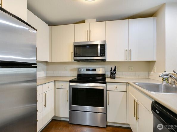 3202 SW Avalon Way 102, Seattle WA 98126
