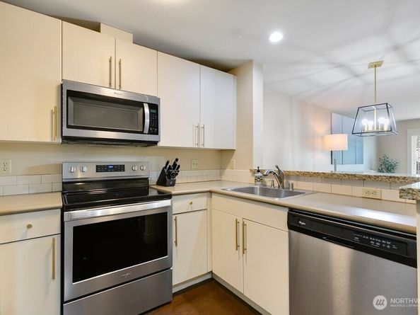 3202 SW Avalon Way 102, Seattle WA 98126