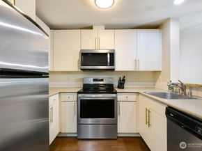 3202 SW Avalon Way 102, Seattle WA 98126