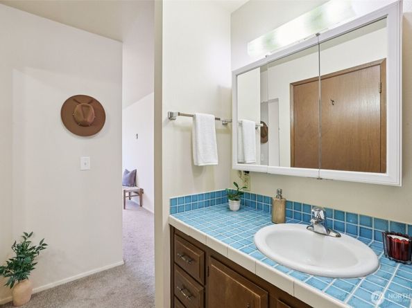 7064 35th Avenue NE 23, Seattle WA 98115