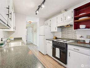 7064 35th Avenue NE 23, Seattle WA 98115