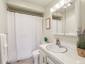 7064 35th Avenue NE 23, Seattle WA 98115