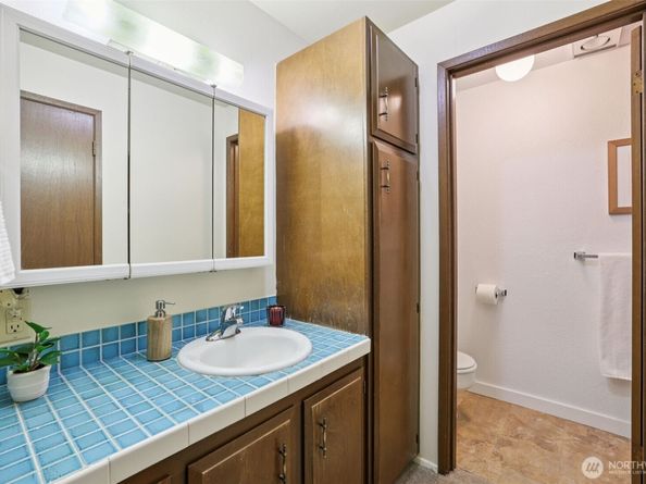7064 35th Avenue NE 23, Seattle WA 98115