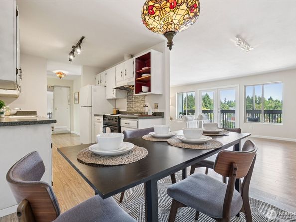 7064 35th Avenue NE 23, Seattle WA 98115