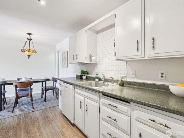 7064 35th Avenue NE 23, Seattle WA 98115