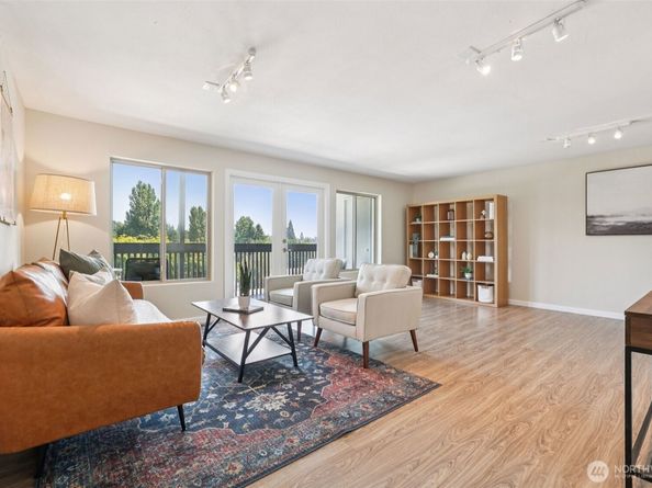 7064 35th Avenue NE 23, Seattle WA 98115