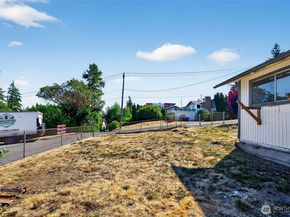 16059 9th Avenue SW B, Burien WA 98166