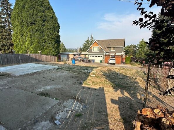 16059 9th Avenue SW B, Burien WA 98166