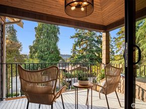 2012 9th Street W, Kirkland WA 98033