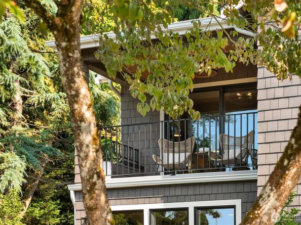 2012 9th Street W, Kirkland WA 98033
