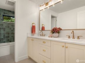 2012 9th Street W, Kirkland WA 98033