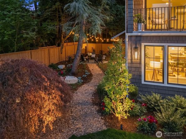 2012 9th Street W, Kirkland WA 98033