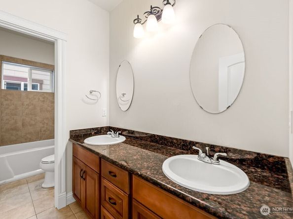 810 5th Avenue NW, Issaquah WA 98027