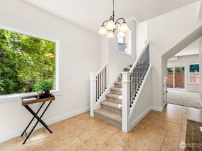 810 5th Avenue NW, Issaquah WA 98027