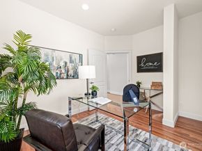 810 5th Avenue NW, Issaquah WA 98027