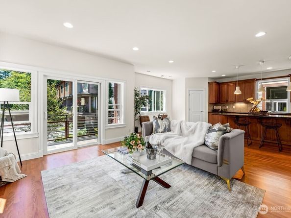 810 5th Avenue NW, Issaquah WA 98027