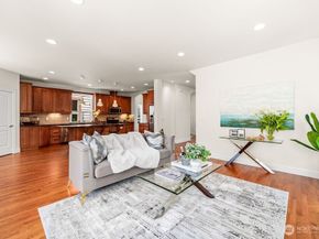 810 5th Avenue NW, Issaquah WA 98027