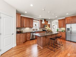 810 5th Avenue NW, Issaquah WA 98027