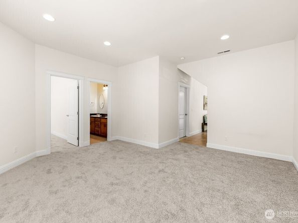 810 5th Avenue NW, Issaquah WA 98027