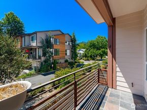 810 5th Avenue NW, Issaquah WA 98027