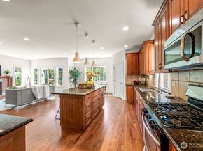 810 5th Avenue NW, Issaquah WA 98027