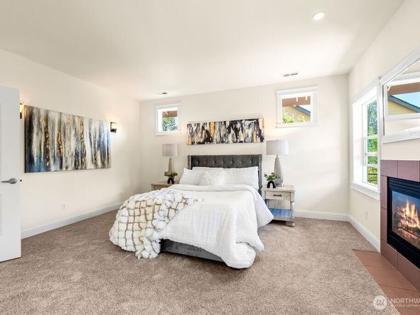 810 5th Avenue NW, Issaquah WA 98027