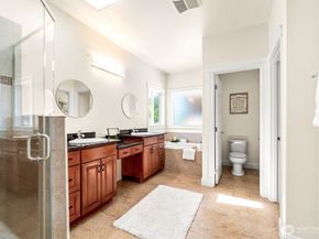 810 5th Avenue NW, Issaquah WA 98027