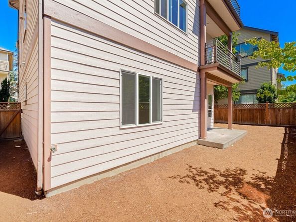 810 5th Avenue NW, Issaquah WA 98027