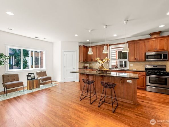 810 5th Avenue NW, Issaquah WA 98027