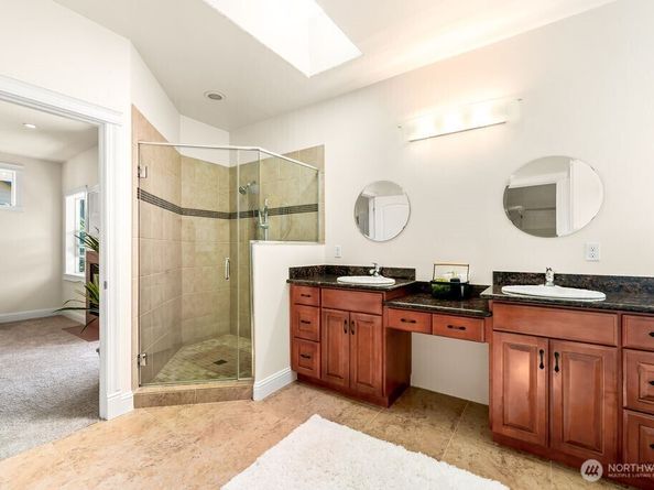 810 5th Avenue NW, Issaquah WA 98027