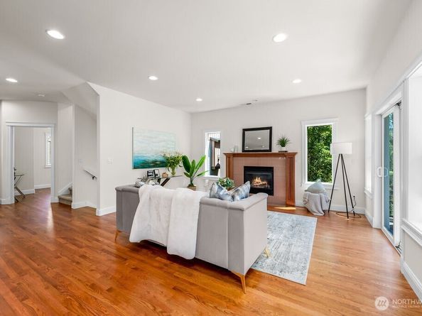 810 5th Avenue NW, Issaquah WA 98027