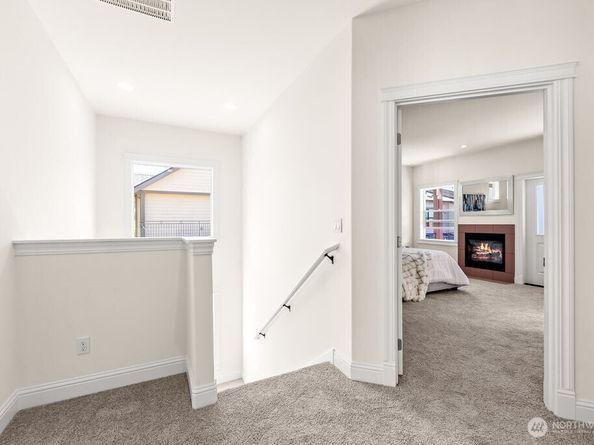 810 5th Avenue NW, Issaquah WA 98027