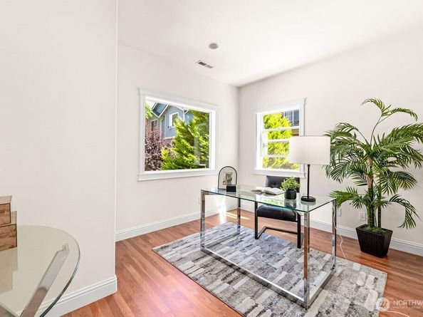 810 5th Avenue NW, Issaquah WA 98027