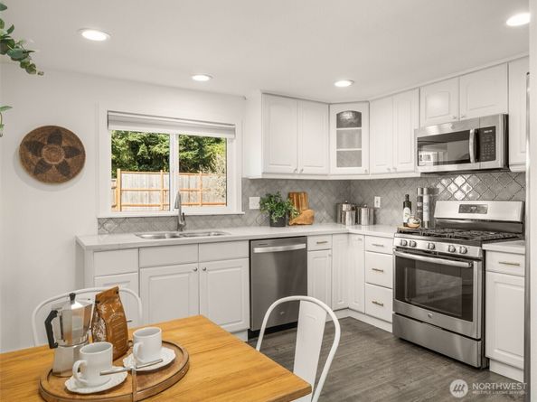 7927 27th Avenue SW, Seattle WA 98126