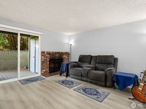 19818 15th Avenue NE 204, Shoreline WA 98155