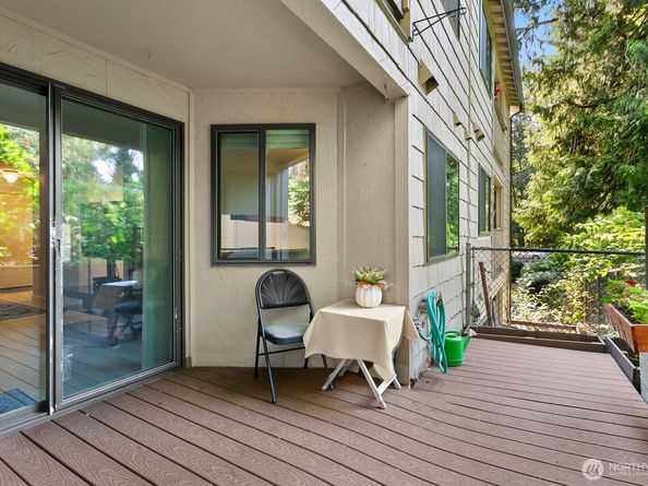 19818 15th Avenue NE 204, Shoreline WA 98155