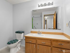 19818 15th Avenue NE 204, Shoreline WA 98155