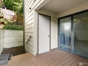 19818 15th Avenue NE 204, Shoreline WA 98155