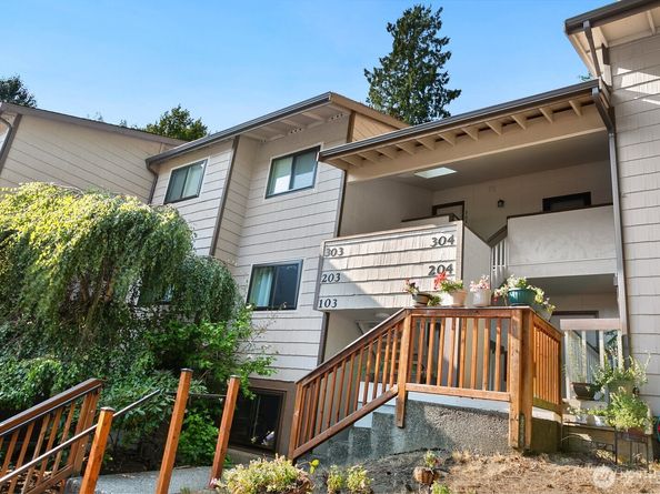 19818 15th Avenue NE 204, Shoreline WA 98155