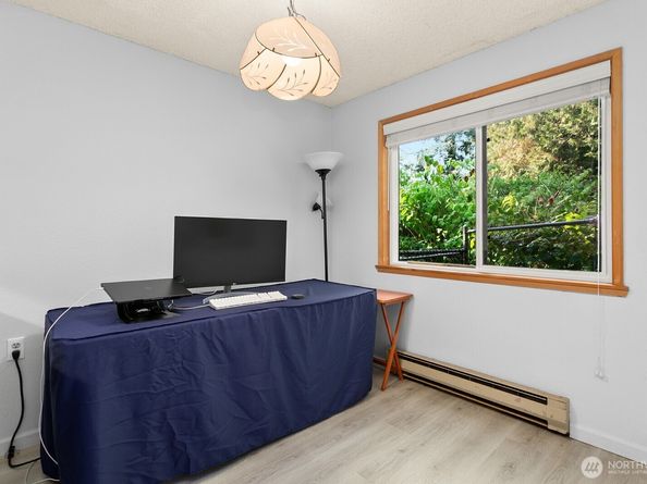19818 15th Avenue NE 204, Shoreline WA 98155