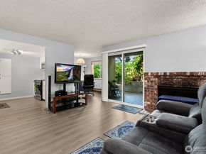 19818 15th Avenue NE 204, Shoreline WA 98155