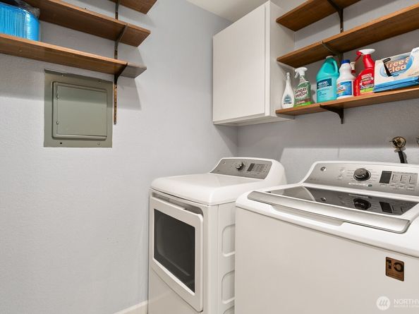 19818 15th Avenue NE 204, Shoreline WA 98155