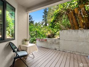 19818 15th Avenue NE 204, Shoreline WA 98155
