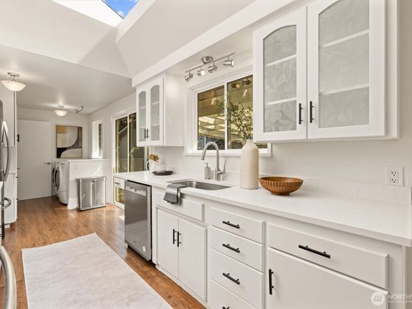 912 165th Avenue SE, Bellevue WA 98008
